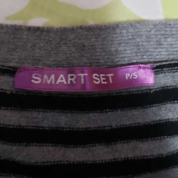 3/$15 Smart set cotton/nylon cardigan - Picture 2 of 5